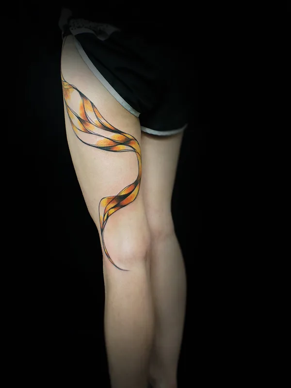 female color abstract 纹身 在 thigh #31042 | 纹身师 Sanne Vaghi