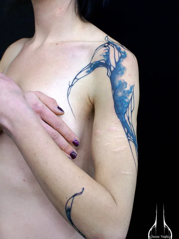 female color abstract 纹身 在 upper arm #31049 | 纹身师 Sanne Vaghi