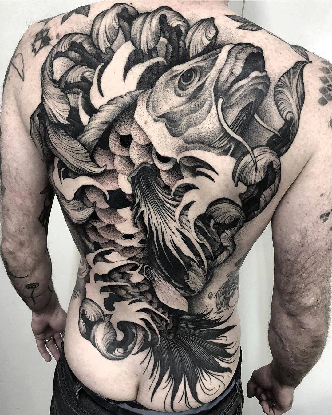 纹身艺术家凯莉·维奥莱特,黑色作者的纹身,鞭打阴影,黑工 | 伦敦,英国