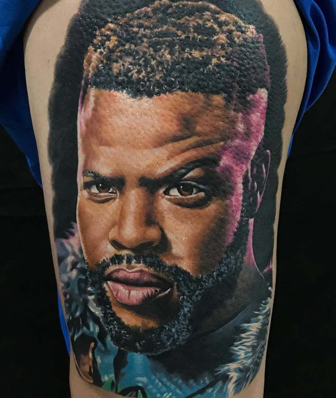 Artista de tatuagem Aaron Olaguivel (Omom Tattoo), tatuagem de portrét de cor detalhada em realismo de tatuagem | Manila, Filipinas