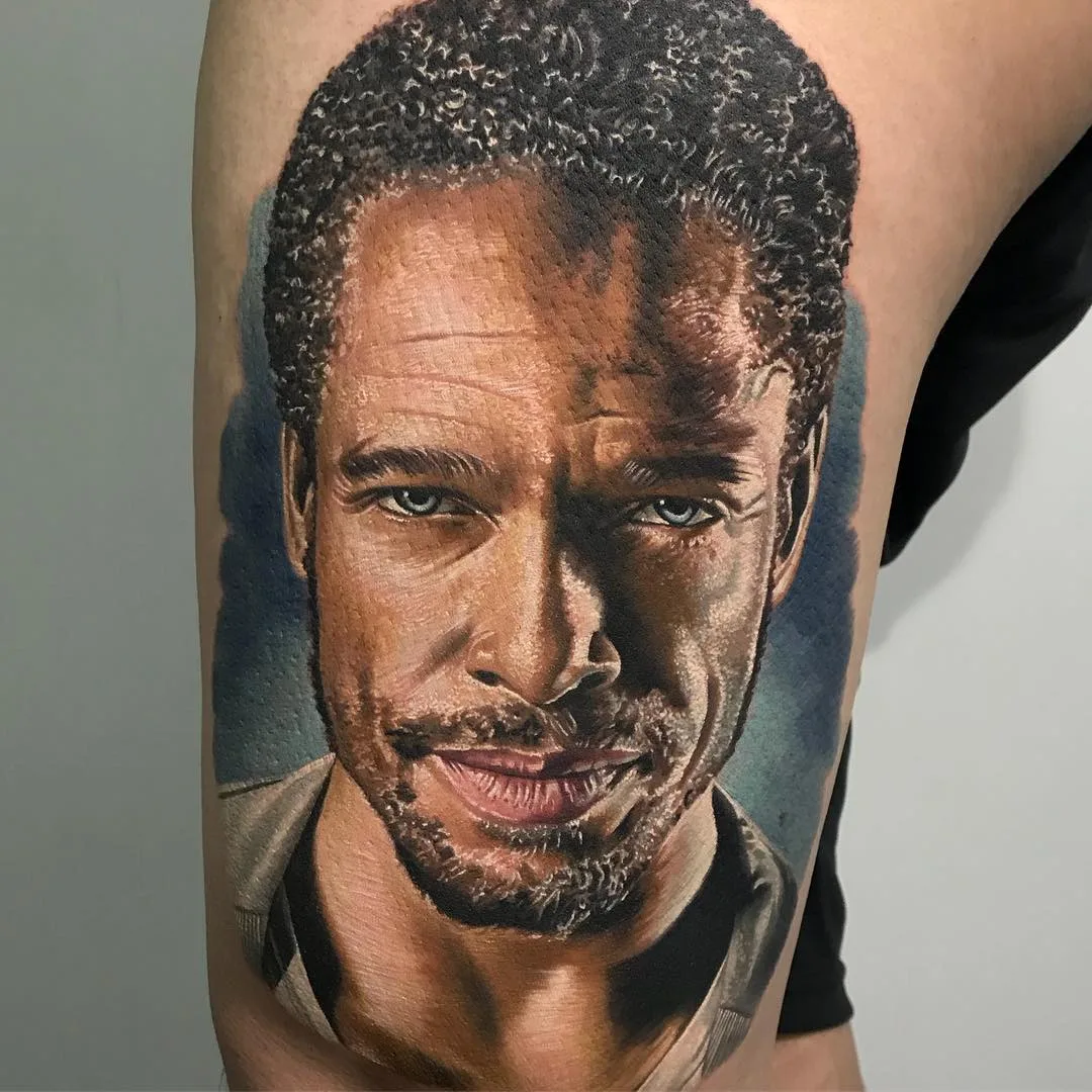 Artista de tatuagem Aaron Olaguivel (Omom Tattoo), tatuagem de portrét de cor detalhada em realismo de tatuagem | Manila, Filipinas