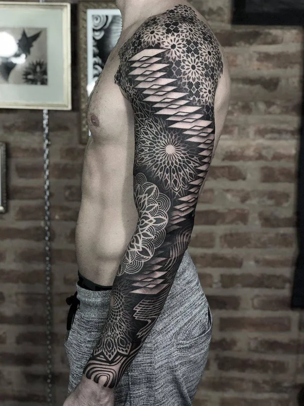 male black and grey geometric 纹身 在 full sleeve #31229 | 纹身师 Eric Stricker