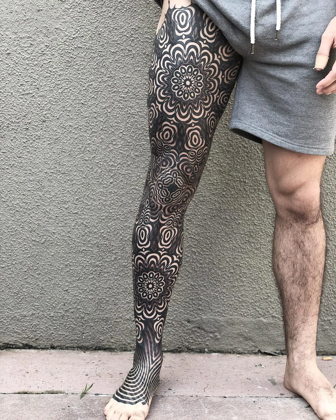 Tattoo artist Eric Stricker, black ornamental large scale tattoo | Buenos Aires, Argentina