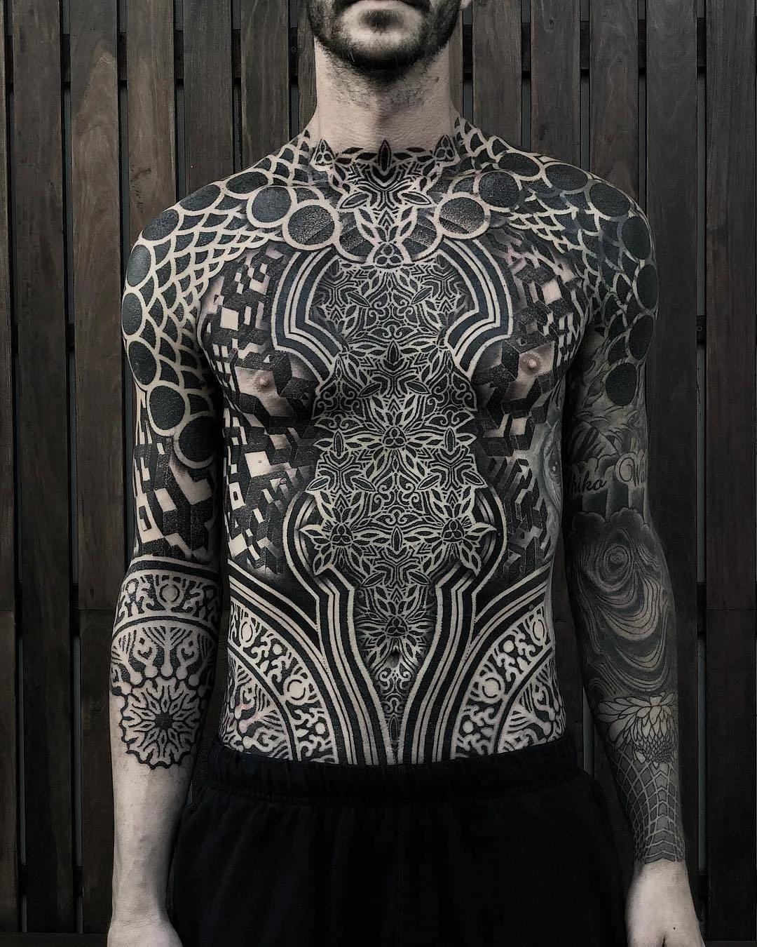Tattoo artist Eric Stricker, black ornamental large scale tattoo | Buenos Aires, Argentina