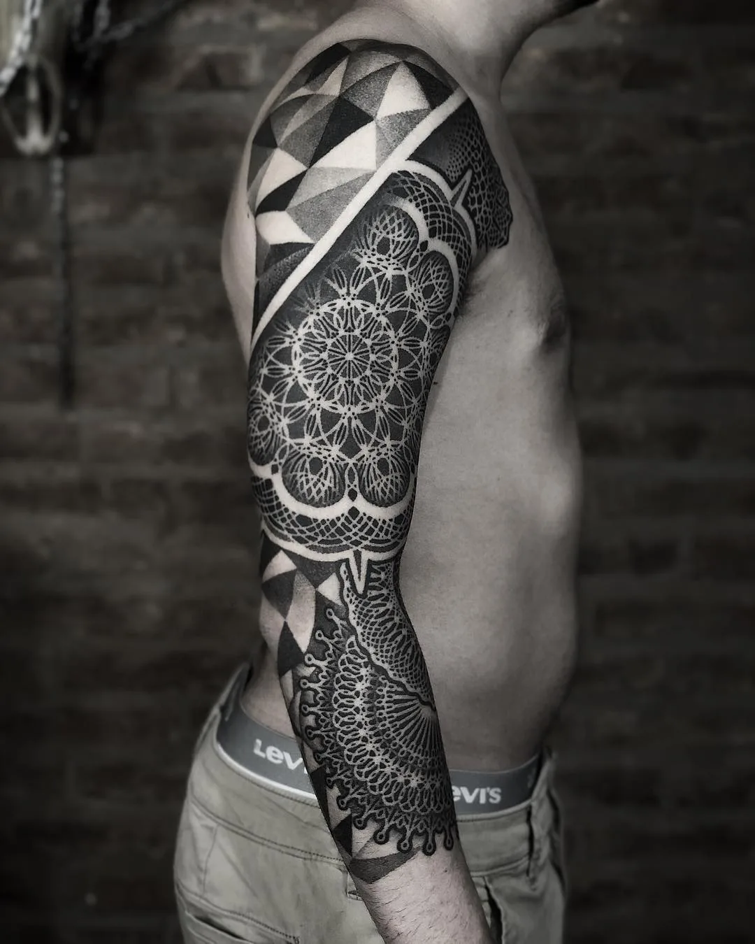 Tattoo artist Eric Stricker, black ornamental large scale tattoo | Buenos Aires, Argentina
