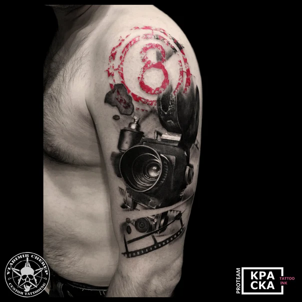 Реализм Camera, 8-ball tattoo на Плечо