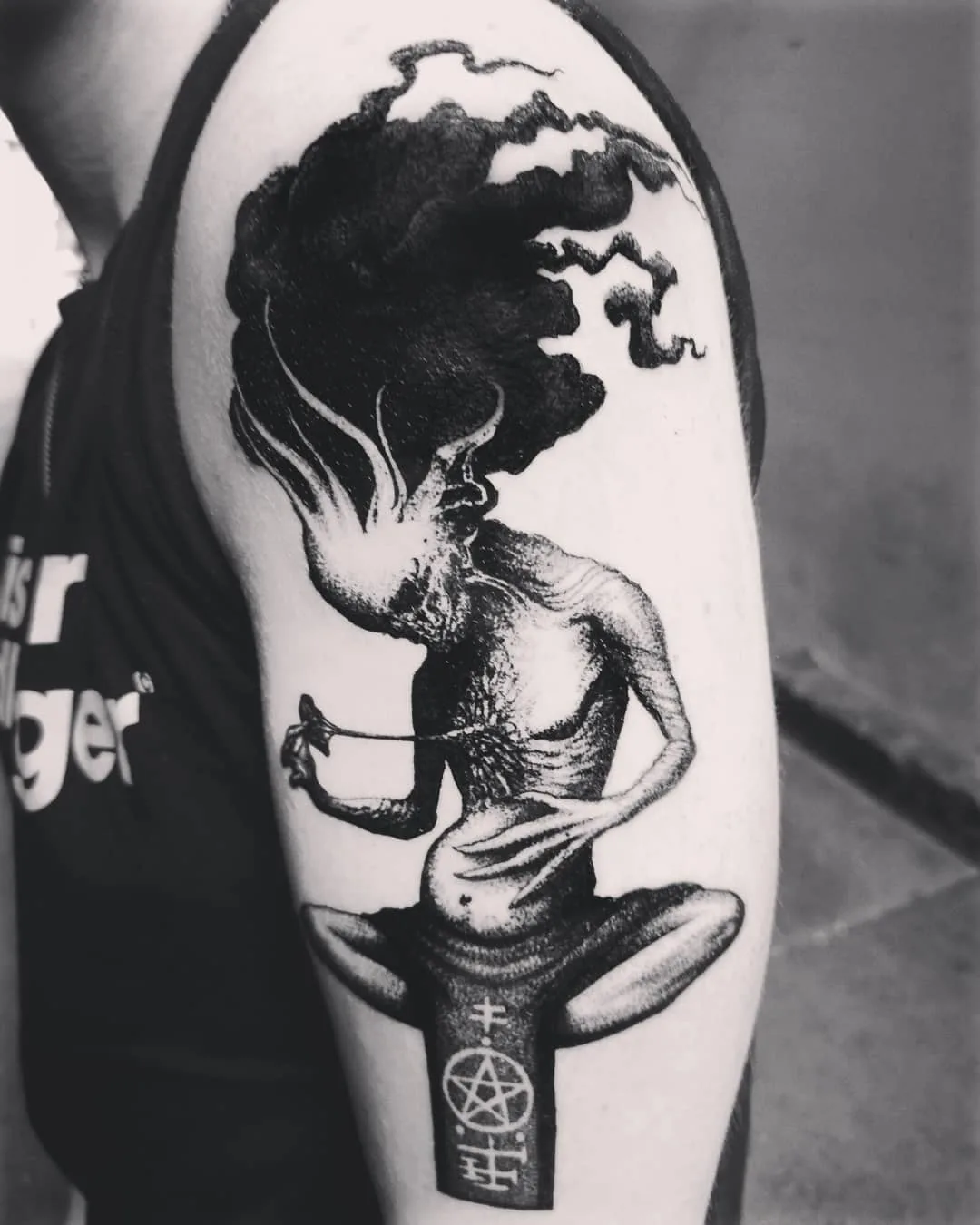 Artista di tatuaggio Morty, tatuaggio di terrore in nero, blackwork, tatuaggio a schizzo, tatuaggio a punti | Oslo, Norvegia