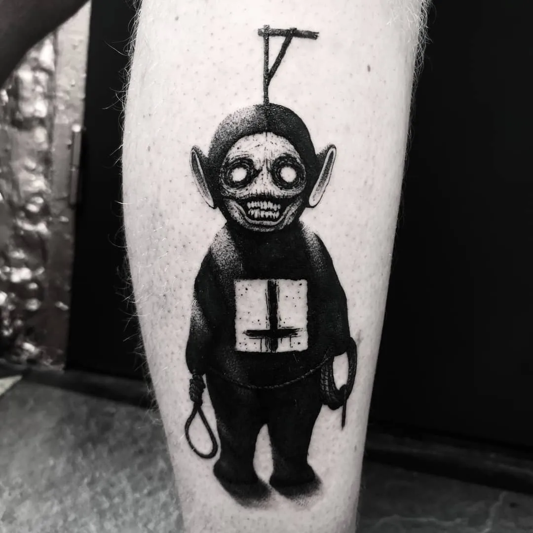 Artista di tatuaggio Morty, tatuaggio di terrore in nero, blackwork, tatuaggio a schizzo, tatuaggio a punti | Oslo, Norvegia
