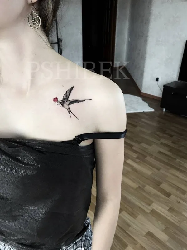 female color fineline Tatuagem em shoulder #31530 | Tatuador Андрей Пшибек