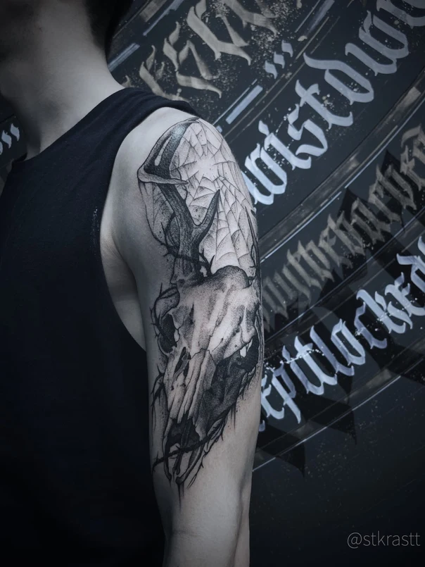 Блэкворк Skull, Spiderweb tattoo на Плечо