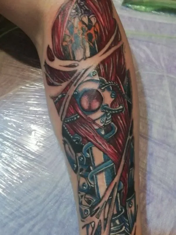 color biomechanical tatuaje en forearm #36579 | Tatuador Игорь Иванов