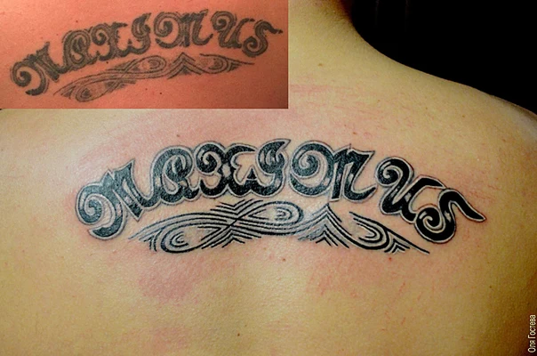 Леттеринг Text, Swirls tattoo на Верхняя часть спины