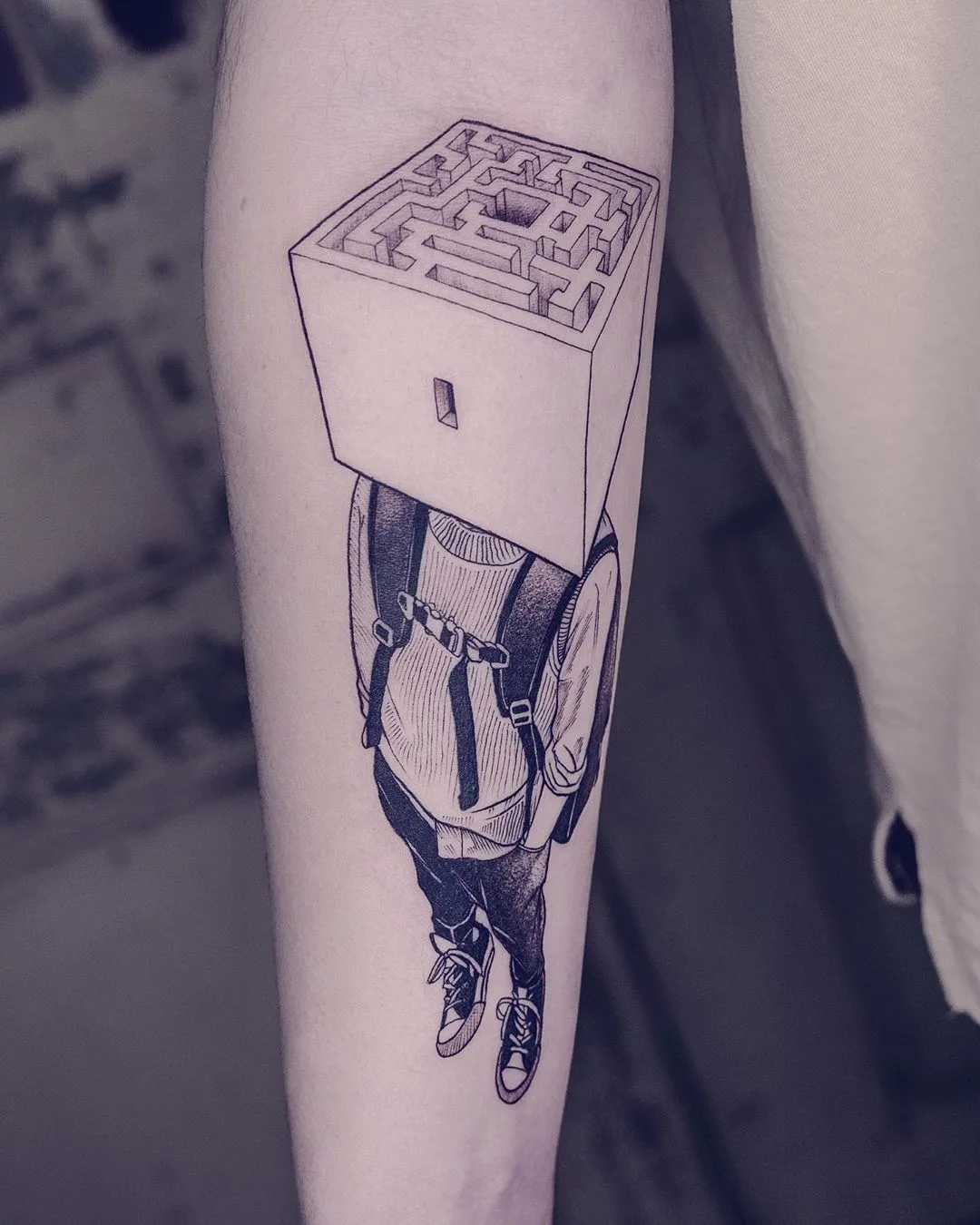 Black and grey graphic tattoo | Tattoo artist Serena Caponera | Rome, Italy