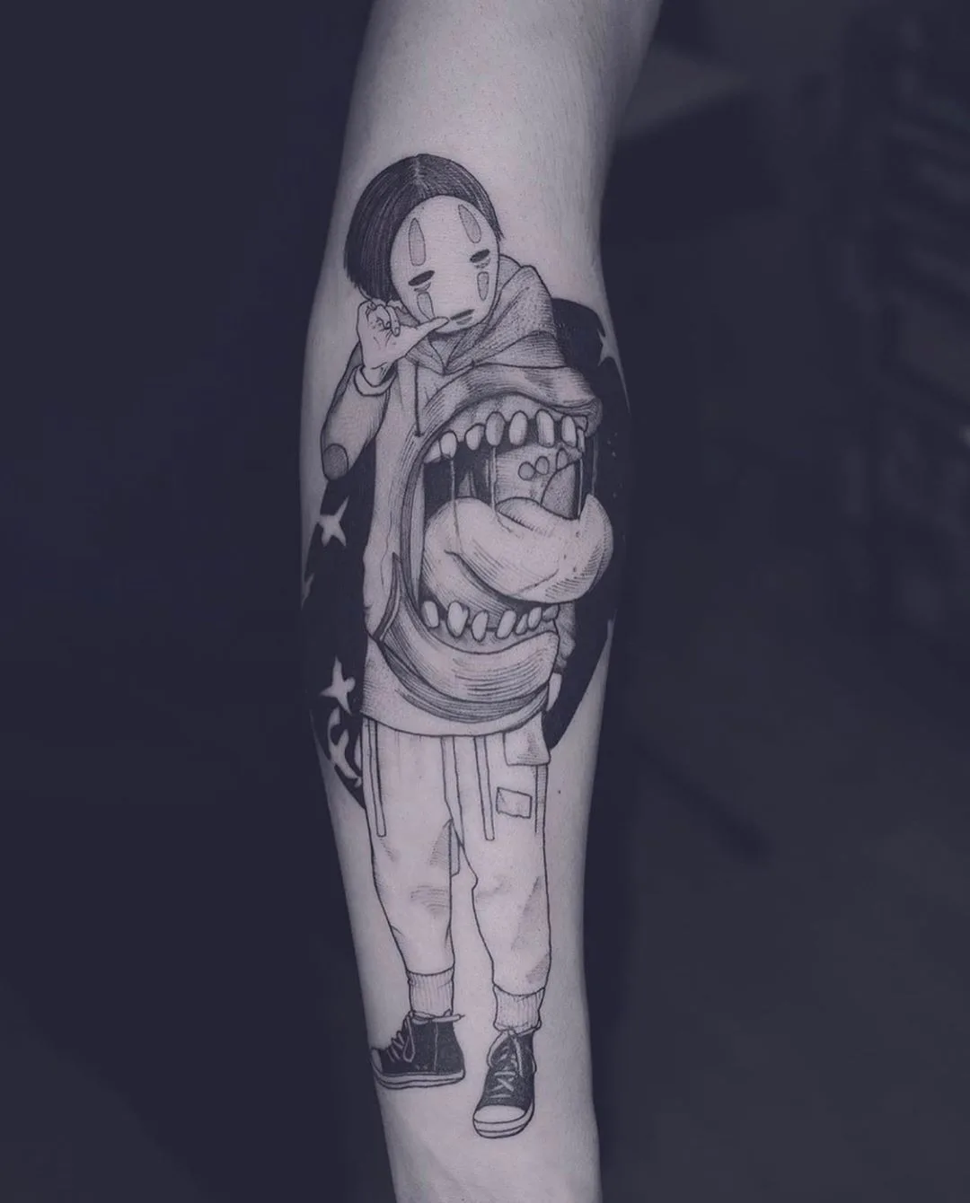 Black and grey graphic tattoo | Tattoo artist Serena Caponera | Rome, Italy