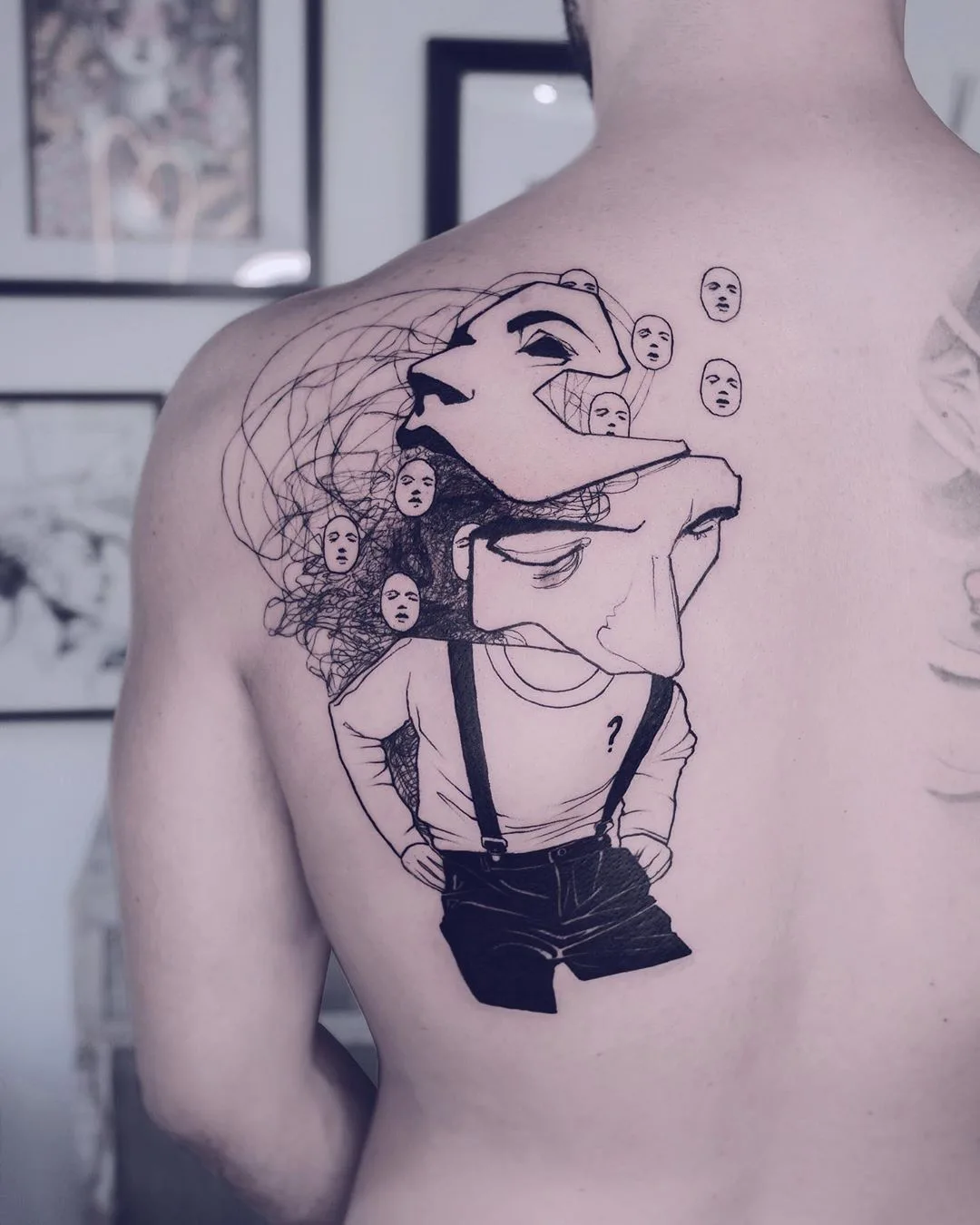 Black and grey graphic tattoo | Tattoo artist Serena Caponera | Rome, Italy