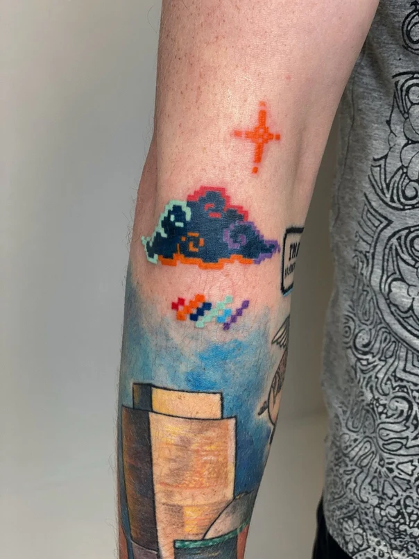 Pixel Cloud, Cross tattoo на Предплечье