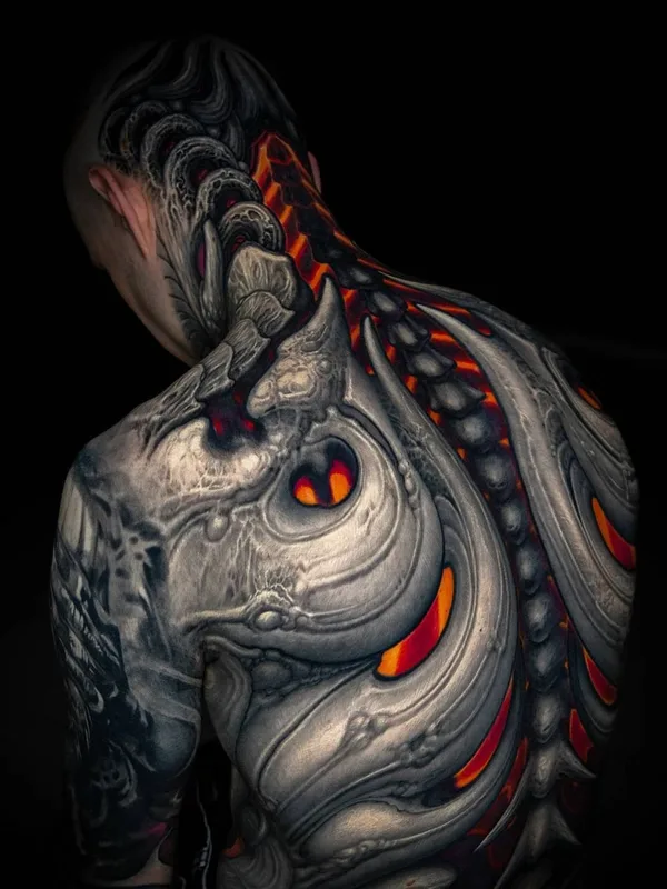 color biomechanical 纹身 在 full back #40658 | 纹身师 Степан Негур