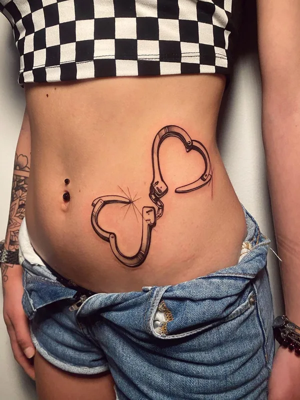 female black and grey blackwork Tatuaggio su stomach #40734 | Tatuatore Daniele IllCane Saponaro
