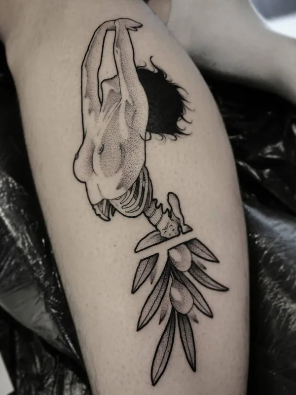 black and grey blackwork tattoo auf calf #40898 | Tätowierer Matt Pettis