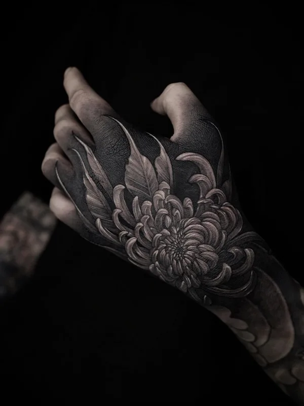 black and grey blackwork Tatuaggio su hand #41014 | Tatuatore Gara