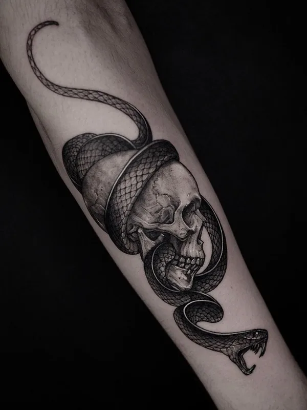 black and grey black and grey Tatuaggio su forearm #41013 | Tatuatore Gara
