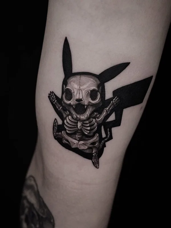 black and grey black and grey Tatuaggio su thigh #41017 | Tatuatore Gara