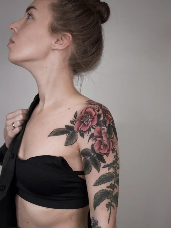 female color botanic Tatuagem em shoulder #55292 | Tatuador Ольга Некрасова