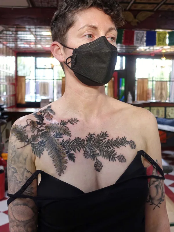 female color botanic Tatuagem em collarbone, breast #55279 | Tatuador Ольга Некрасова