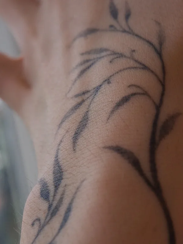 black linework tatuaje en wrist #55318 | Tatuador KSANFTATTOOIST | Ксанф Виктория