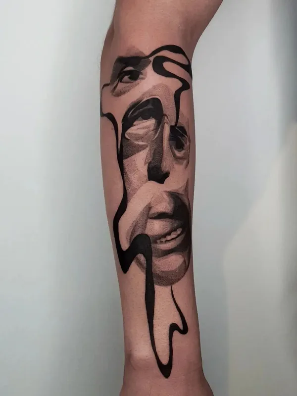 black and grey surrealism tatouage sur forearm #55378 | Artiste tatoueur Mike Kyrtatas
