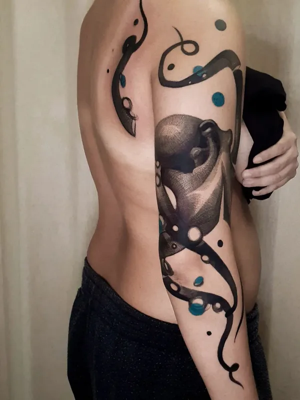 black and grey blackwork tatouage sur full sleeve #55375 | Artiste tatoueur Mike Kyrtatas