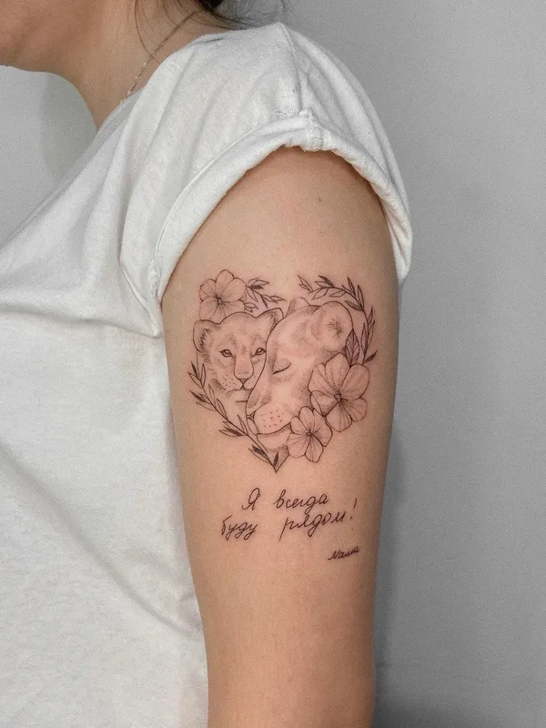 female black and grey fineline татуировка на upper arm #55493 | Тату мастер Юлия Арбузова
