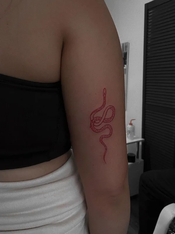 female color linework татуировка на forearm #55486 | Тату мастер Юлия Арбузова