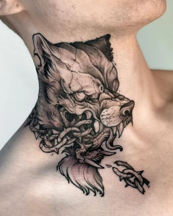 Чёрно-серая Wolf, Chain tattoo на Шея