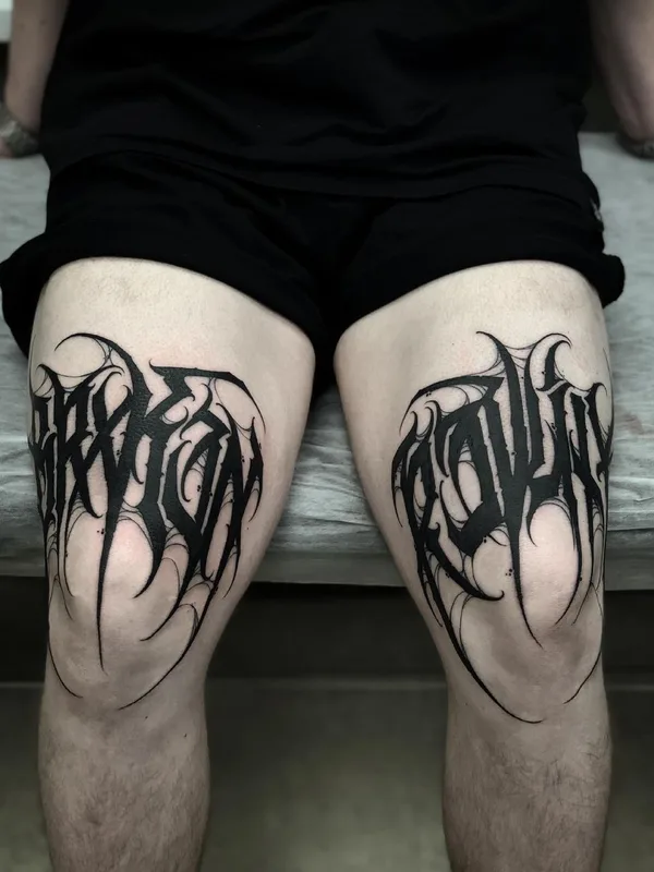 black blackwork 纹身 在 thigh #55669 | 纹身师 Paul Soul
