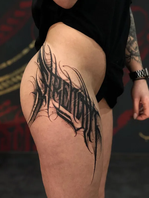 female black blackwork 纹身 在 thigh #55673 | 纹身师 Paul Soul