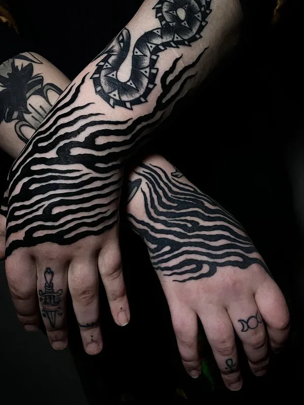 black blackwork татуировка на hand #55702 | Тату мастер Peste