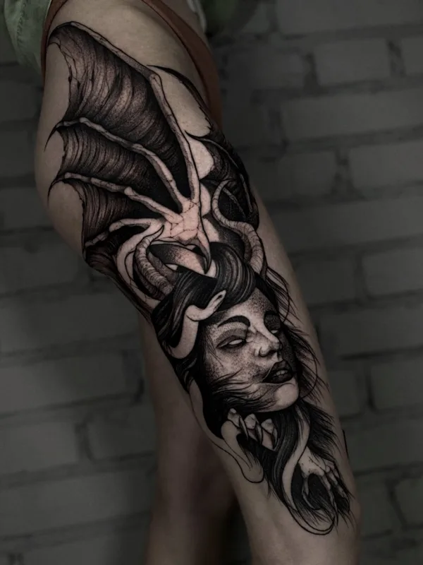 black and grey blackwork 纹身 在 thigh #55795 | 纹身师 Илья Васильев (everblack_ink)