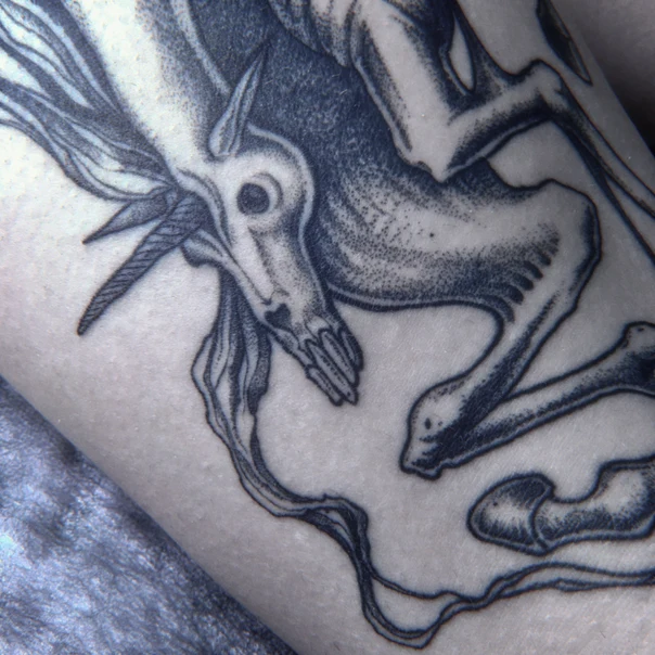 Блэкворк Unicorn, Skeleton tattoo на Thigh