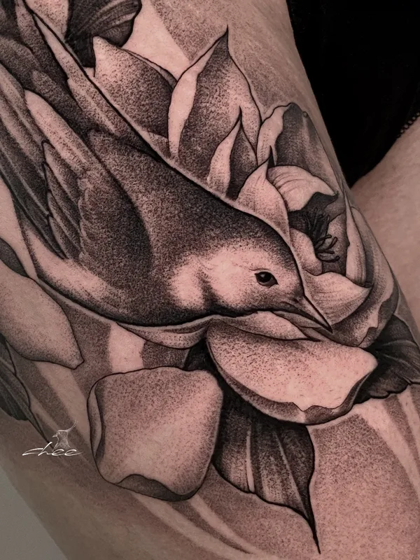 black and grey realism tattoo auf thigh #70598 | Tätowierer chee.tattoo