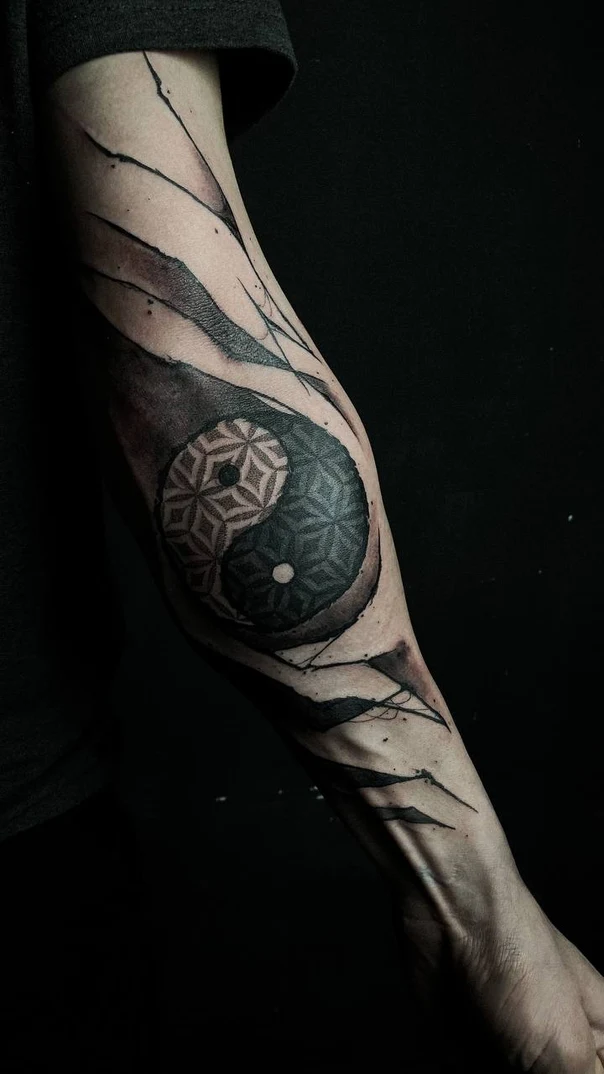 Блэкворк Yin yang, Geometric tattoo на Предплечье