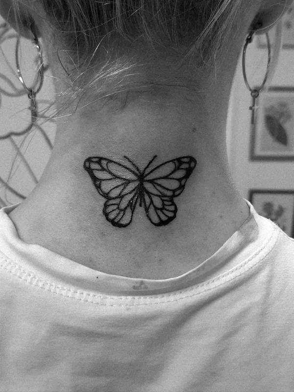 female black and grey linework 타투 부위 back of neck #71324 | 타투이스트 Влада Измайлова