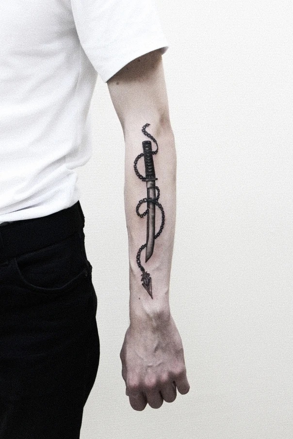 Блэкворк Sword, Chain tattoo на Предплечье