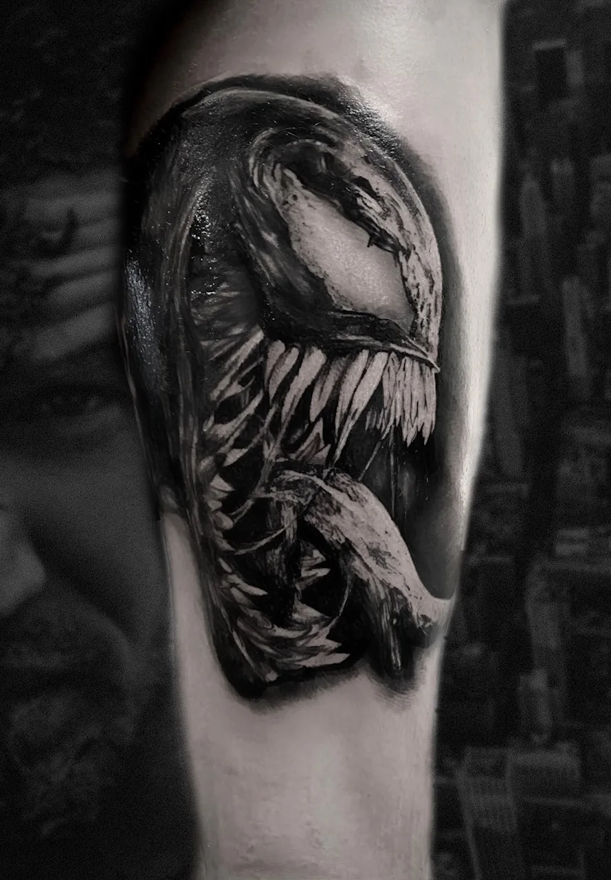 Tattoo artist Fabian Hellberg