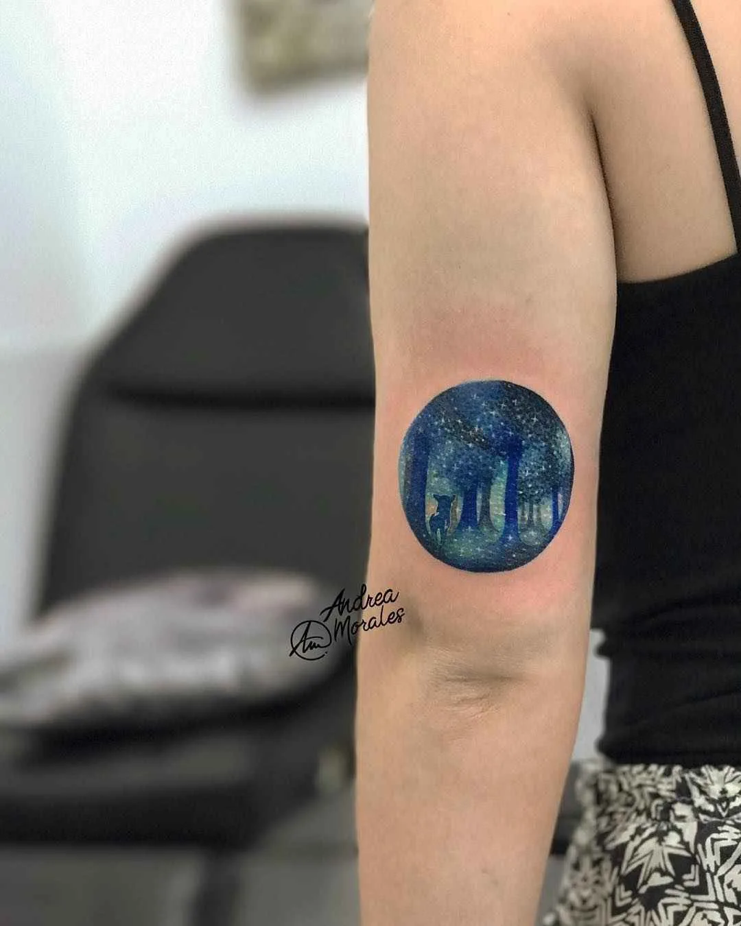 Tatuagem de cor por Andrea Morales tatuagem circular minimalista | Artista de tatuagem Andrea Morales tatuagem circular minimalista