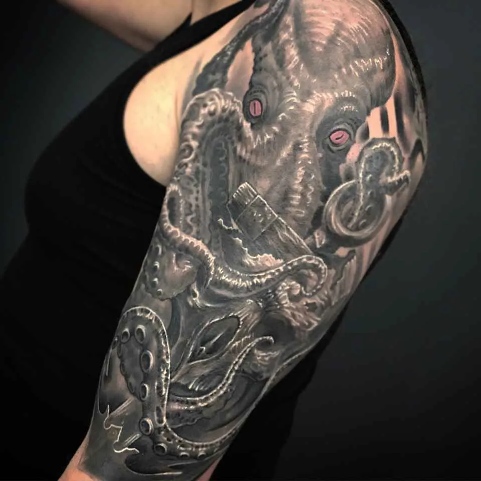 Тату мастер Дмитрий Щелоков черно-серая реализм татуировка | Tattoo artist Дмитрий Щелоков black&grey realistic tattoo