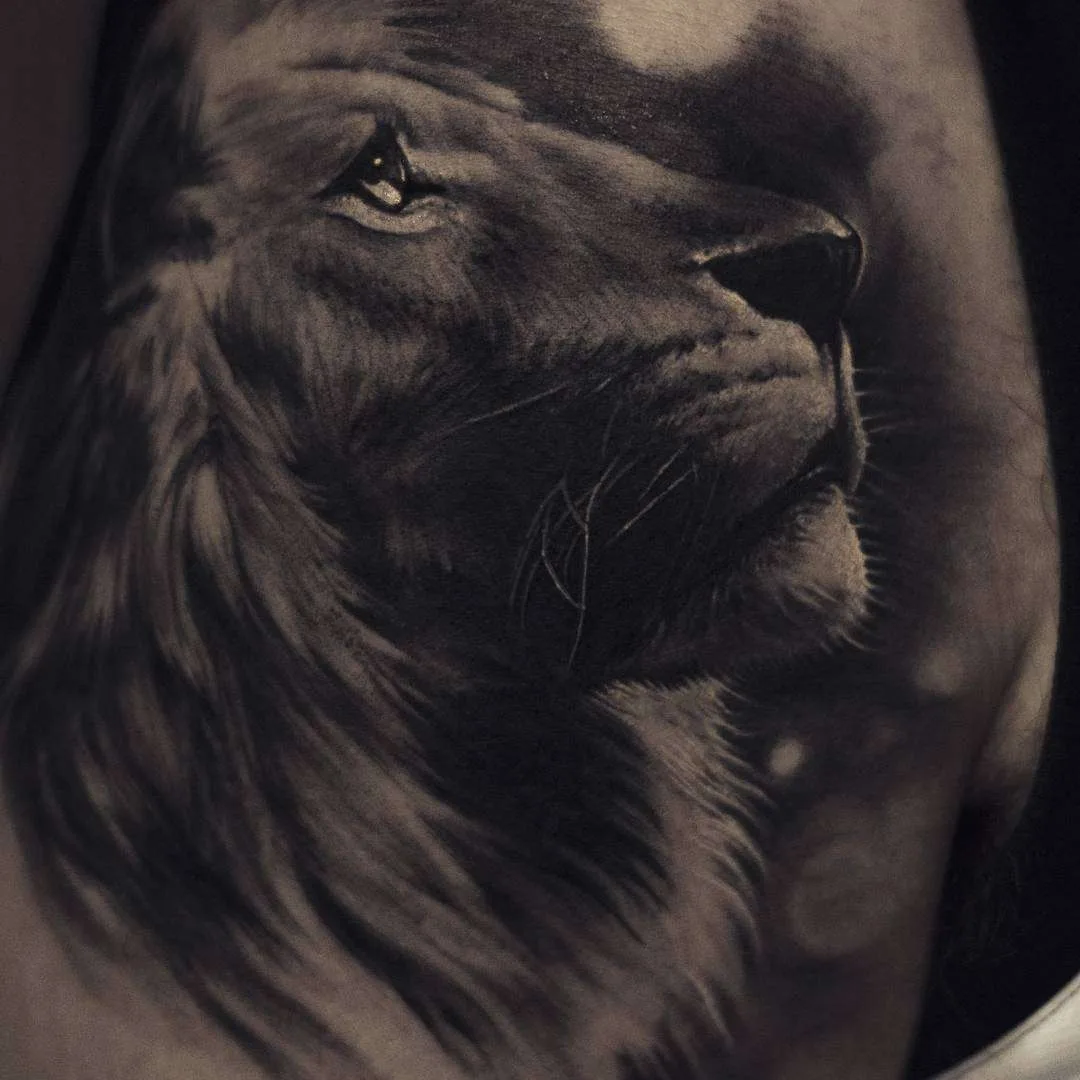 Tatuagem artista Coreh Lopez, retrato preto e cinza tatuagem realista, surrealismo | Espanha
