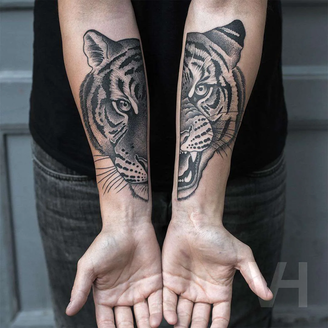 Tattoo artist Valentin Hirsch, authors style simmetrical dotwork tattoo | Germany