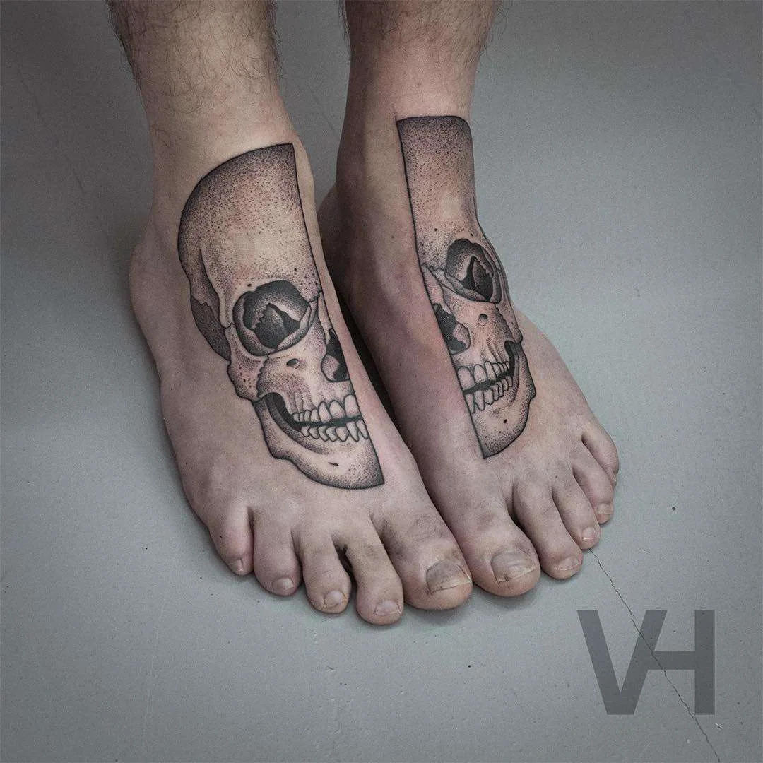 Tattoo artist Valentin Hirsch, authors style simmetrical dotwork tattoo | Germany