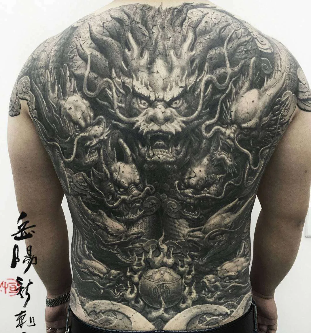 Artista di tatuaggi Heng Yue, stile nero e grigio tradizionale orientale realistico | Cina